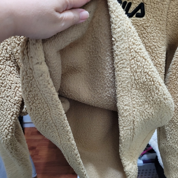 FILA Sweater Medium Like New - Picture 8 of 8